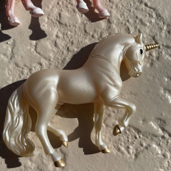 Breyer Stablemates lot of 2 Horse unicorn Pink Gold - Picture 5 of 7